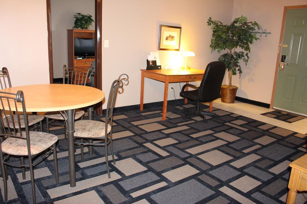Days Inn By Wyndham Watertown Habitación foto