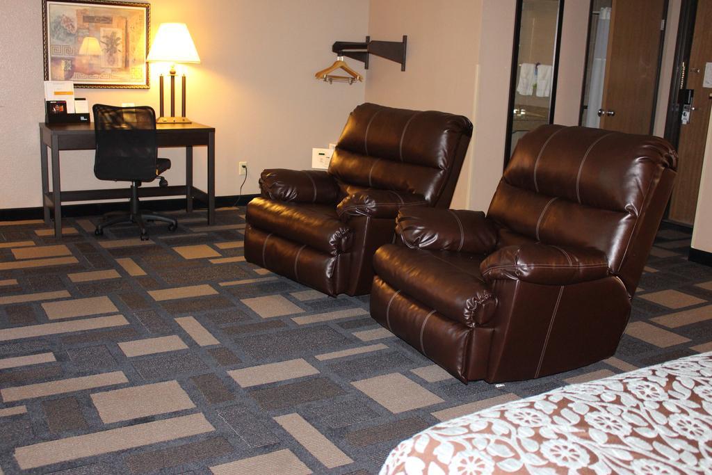 Days Inn By Wyndham Watertown Habitación foto