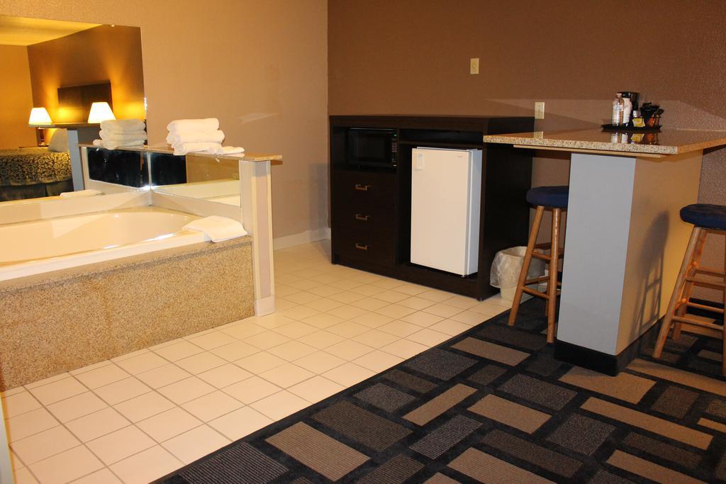 Days Inn By Wyndham Watertown Habitación foto